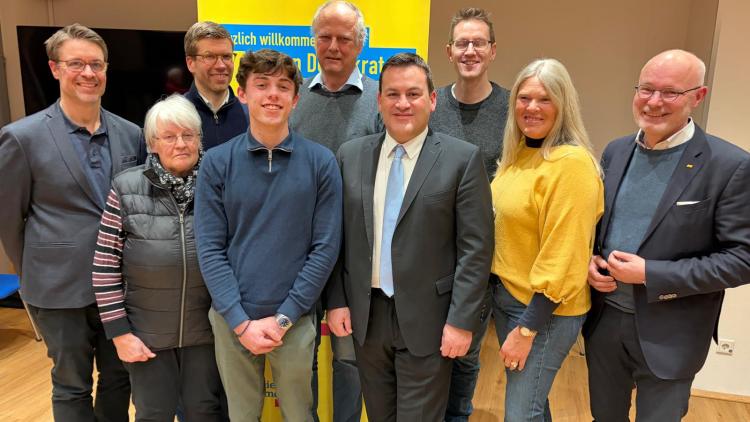 Vorstand der FDP Buchholz: Vorsitzender: Hosam el Miniawy, Stellvertretender Vorsitzender: Jamie Hasselberg Schriftführer: Dr. Martin Pries, Schatzmeisterin: Ursula Wittfeld Beisitzer: Tanja Cosmann, Tobias Heinbockel, Robert Seibel, Moritz Bleil und Ingmar Schmidt